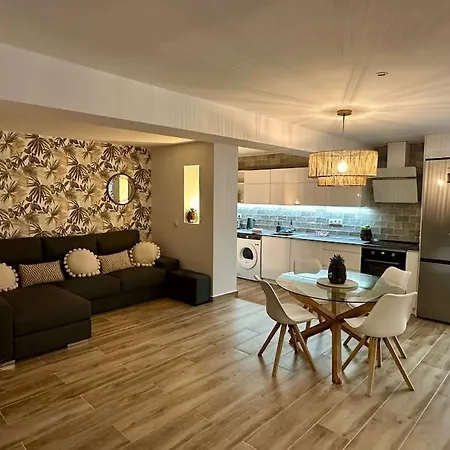 Waterfront 3 Bed Apartment, 90m From The