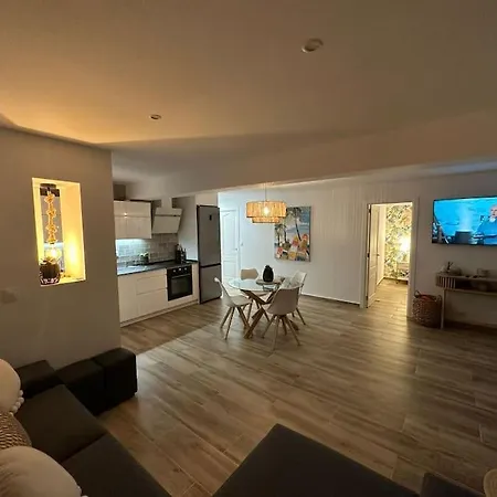 Waterfront 3 Bed Apartment, 90m From The