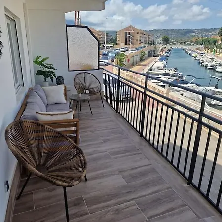 Waterfront 3 Bed Apartment, 90m From The