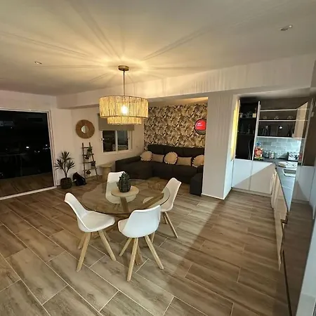 Waterfront 3 Bed Apartment, 90m From The