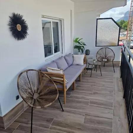 Apartment Waterfront 3 Bed Apartment, 90m From The *