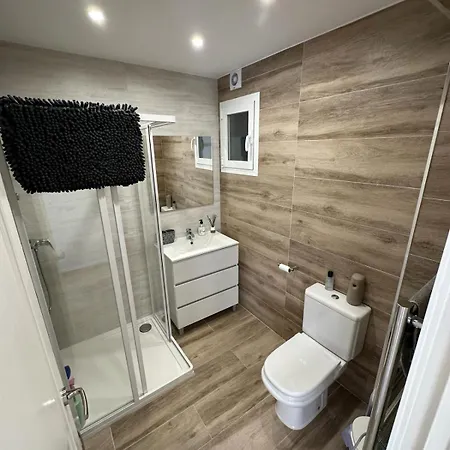 Waterfront 3 Bed Apartment, 90m From The Apartment *
