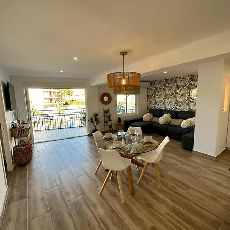 Waterfront 3 Bed Apartment, 90m From The Apartment Platja de Larenal