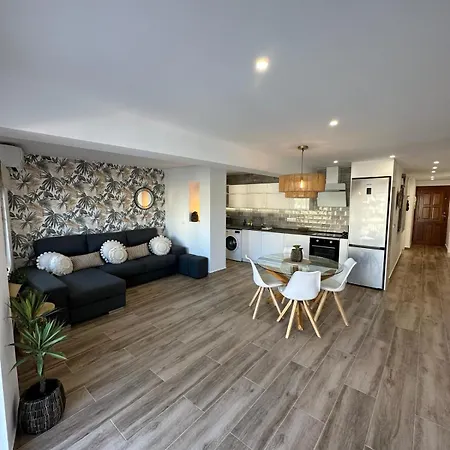 Apartment Waterfront 3 Bed Apartment, 90m From The *