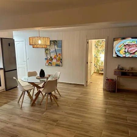 Waterfront 3 Bed Apartment, 90m From The Apartment *