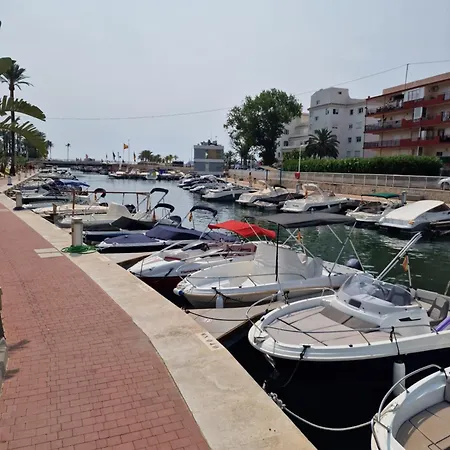 Waterfront 3 Bed Apartment, 90m From The Apartment *