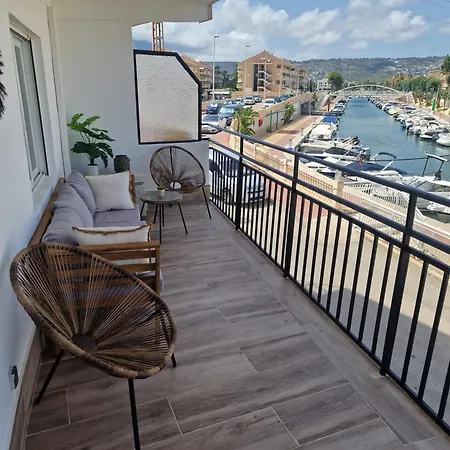 Waterfront 3 Bed Apartment, 90m From The Apartment Platja de Larenal
