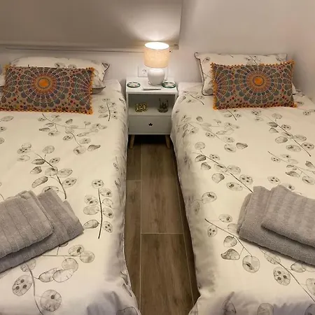 Waterfront 3 Bed Apartment, 90m From The Apartment