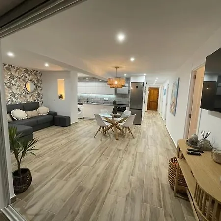 Waterfront 3 Bed Apartment, 90m From The Apartment *