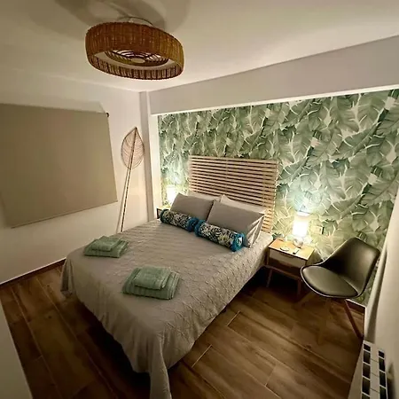 Waterfront 3 Bed Apartment, 90m From The Apartment Platja de Larenal