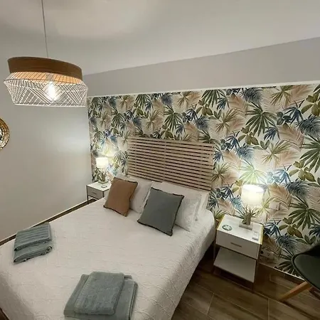 Waterfront 3 Bed Apartment, 90m From The * Platja de Larenal