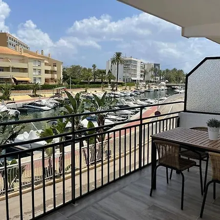 Apartment Waterfront 3 Bed Apartment, 90m From The *