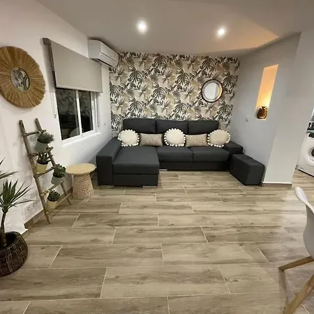Waterfront 3 Bed Apartment, 90m From The *