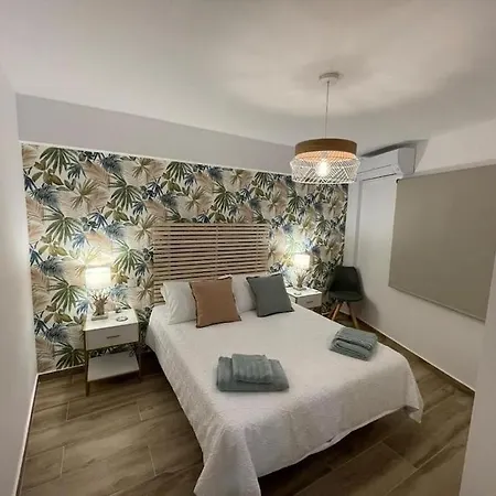 Waterfront 3 Bed Apartment, 90m From The Apartment Platja de Larenal