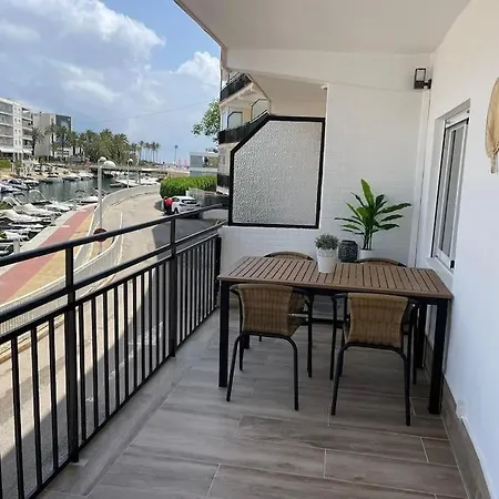 Waterfront 3 Bed Apartment, 90m From The Apartment *