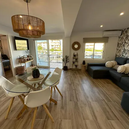 Waterfront 3 Bed Apartment, 90m From The Apartamento Platja de Larenal