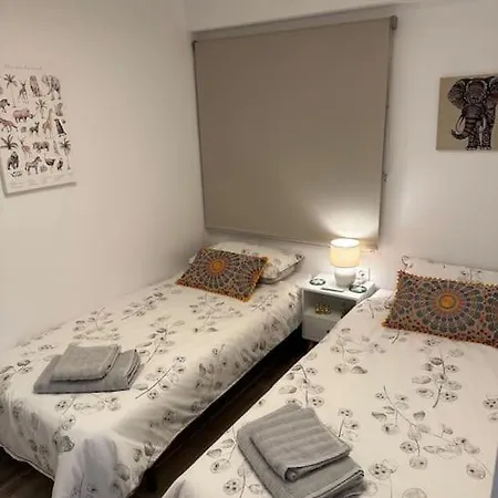 Waterfront 3 Bed Apartment, 90m From The Apartamento